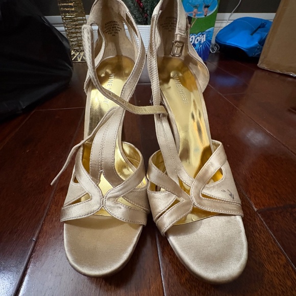 Nine West Gold Satin Strappy Platform Heels - Picture 3 of 3
